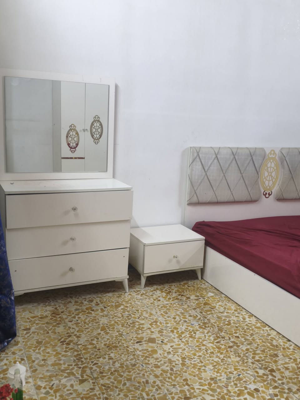 غرفه تركيه سعره 300
موصل جانب الأيمن ***********
