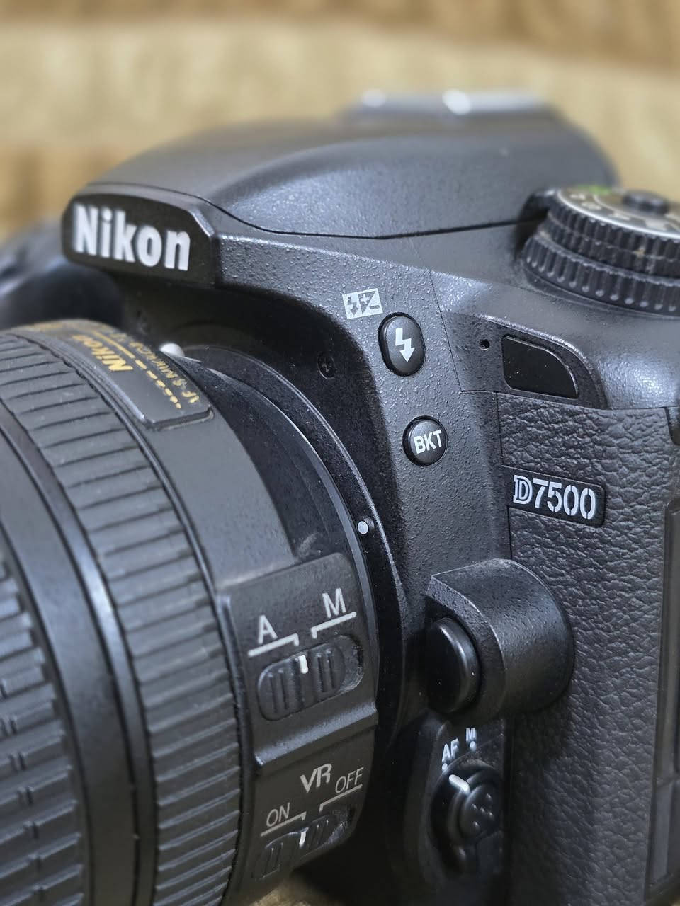 كاميرا للبيع
نيكون D7500 نظافة فول 
***********
