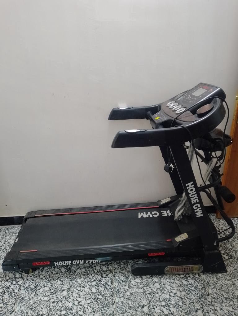 السَلٱمٌ عـَلـْيگمّ جهاز جري للبيع نضافه 100% مستعمل شي قليل بعد جديد نوعه امريكي السعر250 وبي مجال قليل مكاني بغداد الدوره جهاز فتره تحمل 150Kg كامل مواصفات يجي بشاشه تضهر ابيه الوقت والمسافه المقطوعه والسرعات والنبضه تكدر تزيد السرعه تكدر مباشر ومن عندك الجبلي يصعد الجهاز خمسطعش سانتي تزيين ذاتي سماعات واوكس يجي مع هزاز تكسير بدون بلاصات مثبت شناو الستفسار علا هاذا الرقم ***********
