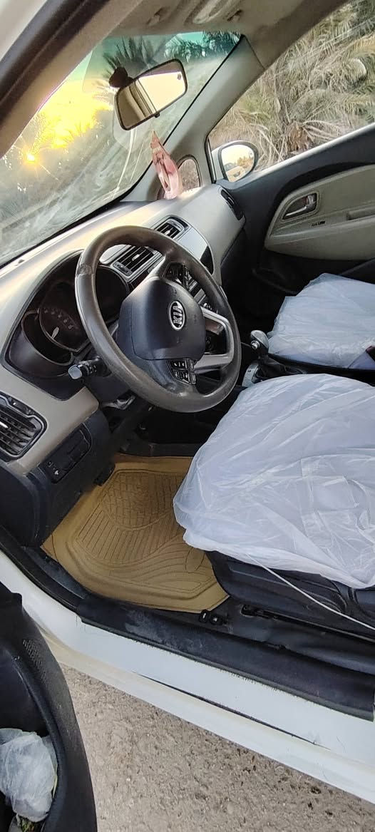 السلام عليكم سياره للبيع كيه ريو موديل 2015 السياره مكفوله ماعدا بارد مقدار شبر بل باب السدر وبارد قليل بل بنيد تحكم استيرن جهتين اشاير بل مري خمسه ويل كب فول ماعدا الفتحه والبصمه تخم تاير حداديه جديد مكينه وكير مكفولات
المكان ديوانيه
رقم قادسيه
 السعر خاص للاستفسار الاتصال على الرقم ***********
