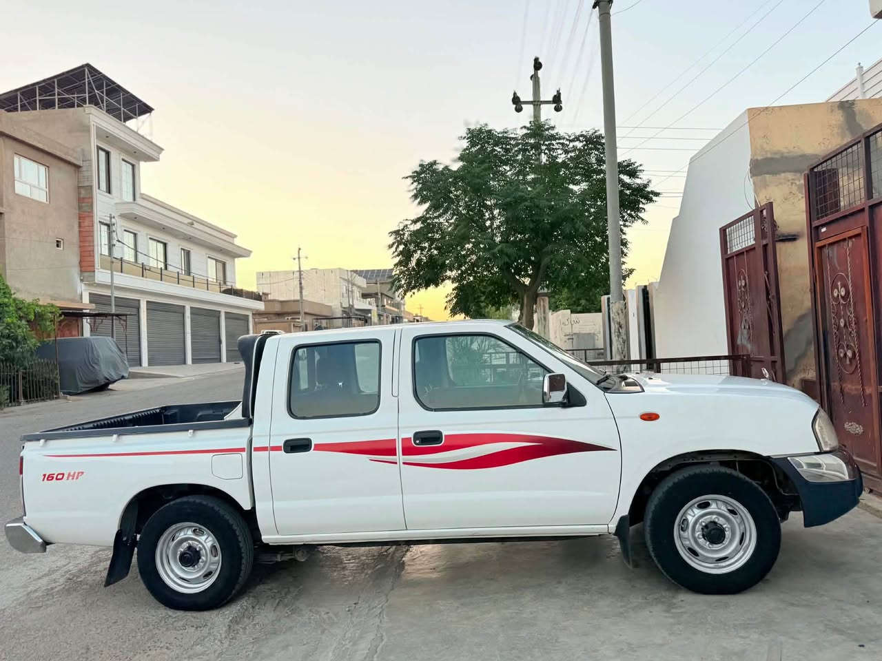 نیسان ٢٠١١
بێ بۆیاخ و بێ دەعم
گێرو مەکینەو ئەکسل بەشەرت 
مەکینەی نەکراوەتەوە
تاقم پێشو هەمو گیانی بەشەرت
سەیارەی ماڵی خۆمانە یەک دینار مەسروفی تیا نیە 
سەنەوی سالیکە بەسەر چوە
١٣٥$ مەجال
***********
*********** السليمانية, العراق
