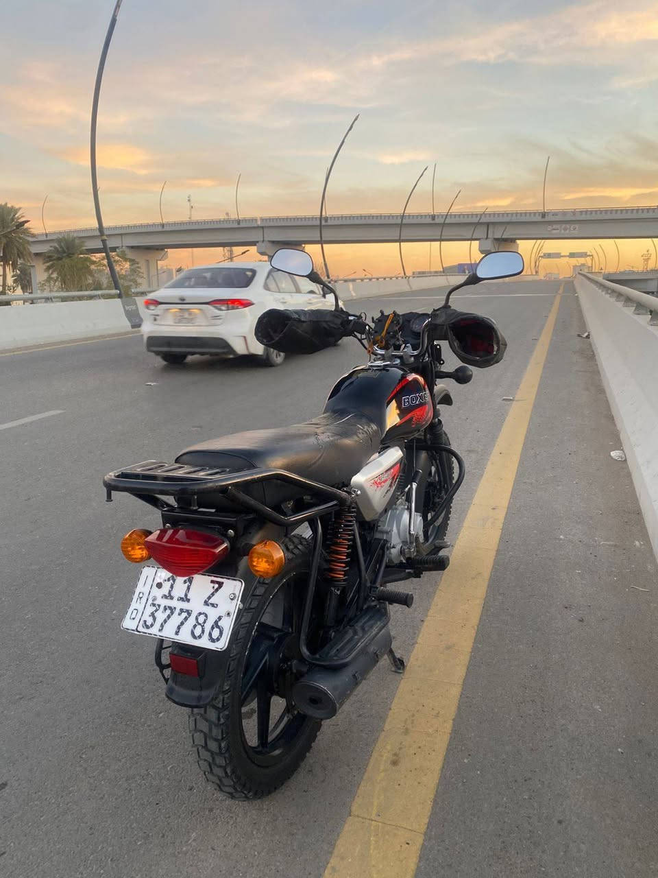 السلام عليكم بوكسر 22 للبيع رقم وسنويه تحويل ثاني يوم استعمال شخصي زوج تايرات جدد المكان بغداد الكاضميه ***********
