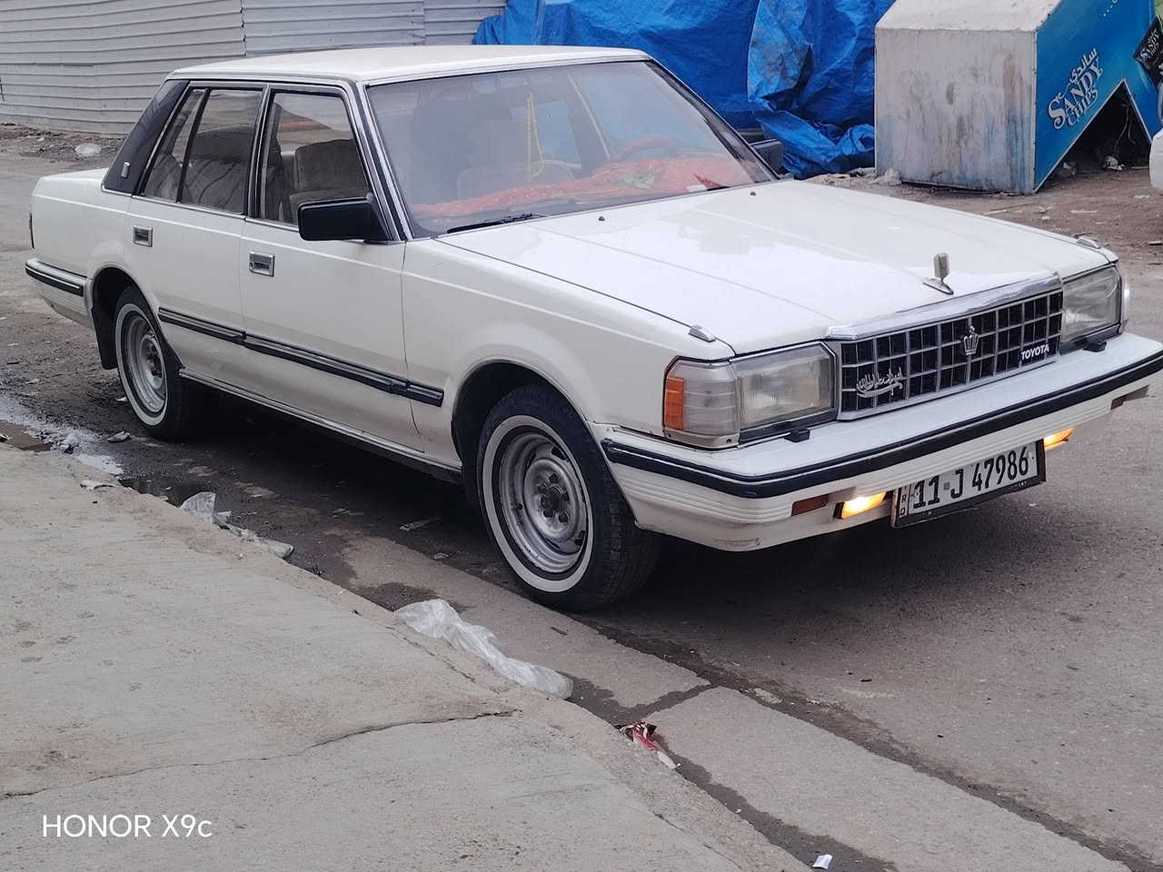 كراون سوبر 85 ابيض  جديدة جداً
رقم بغداد دولي 
مابيه اي نقص تخم تاير جديد 
باسمي تحويل ثاني يوم 
الكير ومحرك بلادي M5 
تبريد شغال 
داخل بلادي 
ومكانها بغداد جميله شارع الوسيله
رقم صاحب سيارة ***********
