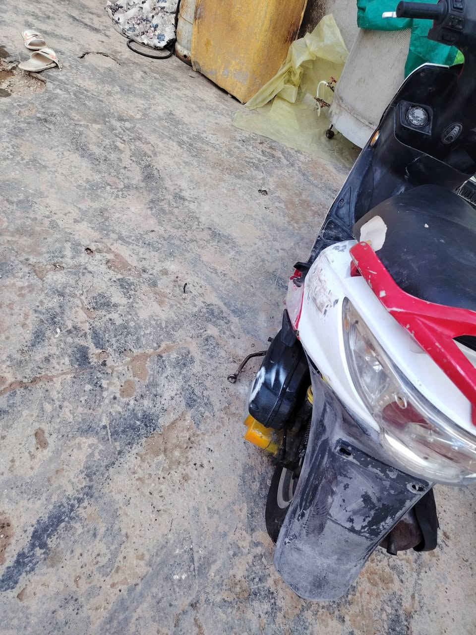 السلام عليكم شباب كامكو جفور البيع ستوني شادله محرك حاوي المحرك مامفتوح بي ولابرغي الراجه شلعه ومعدل  وشلع حلو  كهباياته كلهن شغلات لايت علي نصي الديشبول شغال بس الكيلومتر طفي وكفراته گدامكم  ومكاني النجف طريق كربلاه عمود 130وسعر475وبيه مجال قليل رقم ***********بي وتساب اليمي شتري اليتعبني ويا
