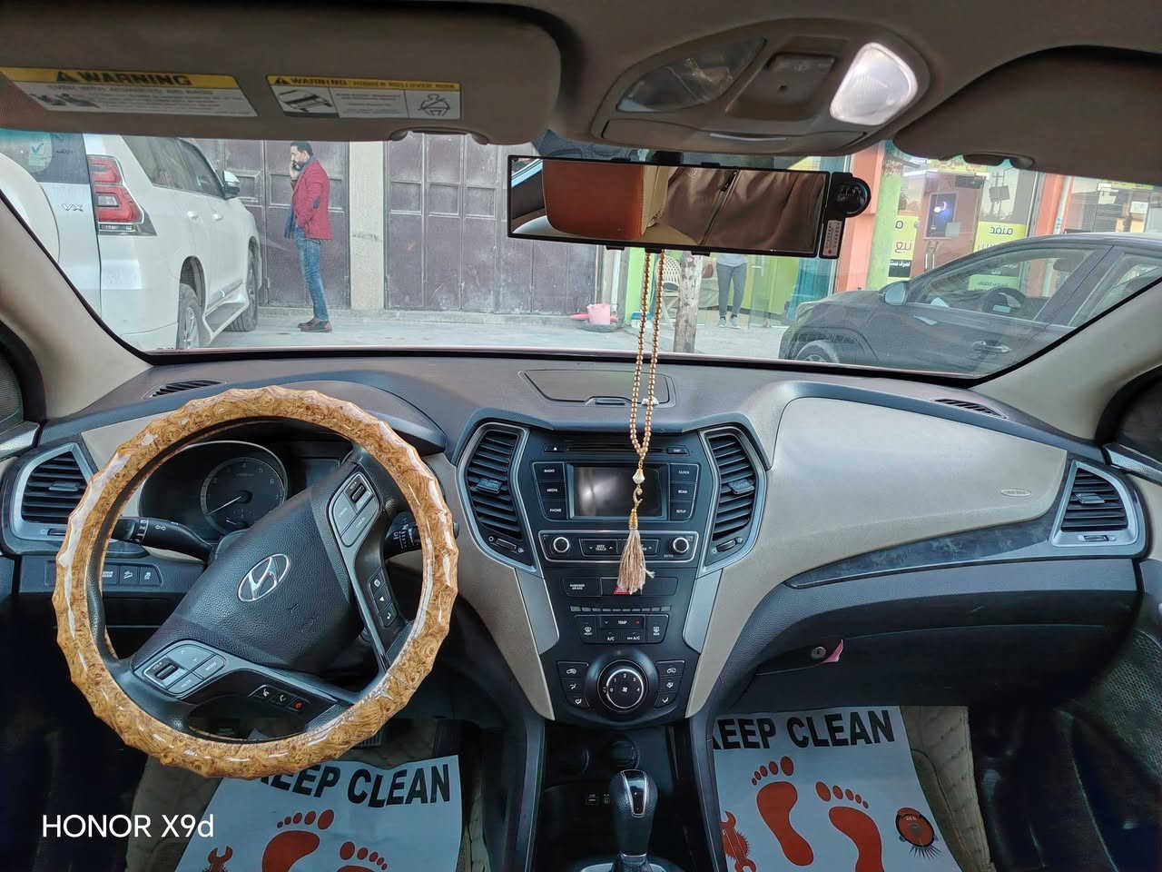 السلام عليكم..
1.سياره سنتافيا لون برتقالي 
2.موديل 2017 
مرقم بغداد (تحويل مباشر) 
السياره ليبل واحد بدون صبغ شرط
وراد أمريكي بدون حادث 
سونار موجود وياه
3.محرك 2400 jDi
4.تخم تاير جديد 
5.تبريد ثلج ممتاز جدا 
6.بطارية جديدة
7. فول تحكم ستيرن 
أرضيات جديدة 
سياره حلوه مواصفات معرفة هواي بيه مواصفات 
الاتصال على الرقم التالي. العنوان بغداد التاجي سبع البور شارع 60
***********
***********
