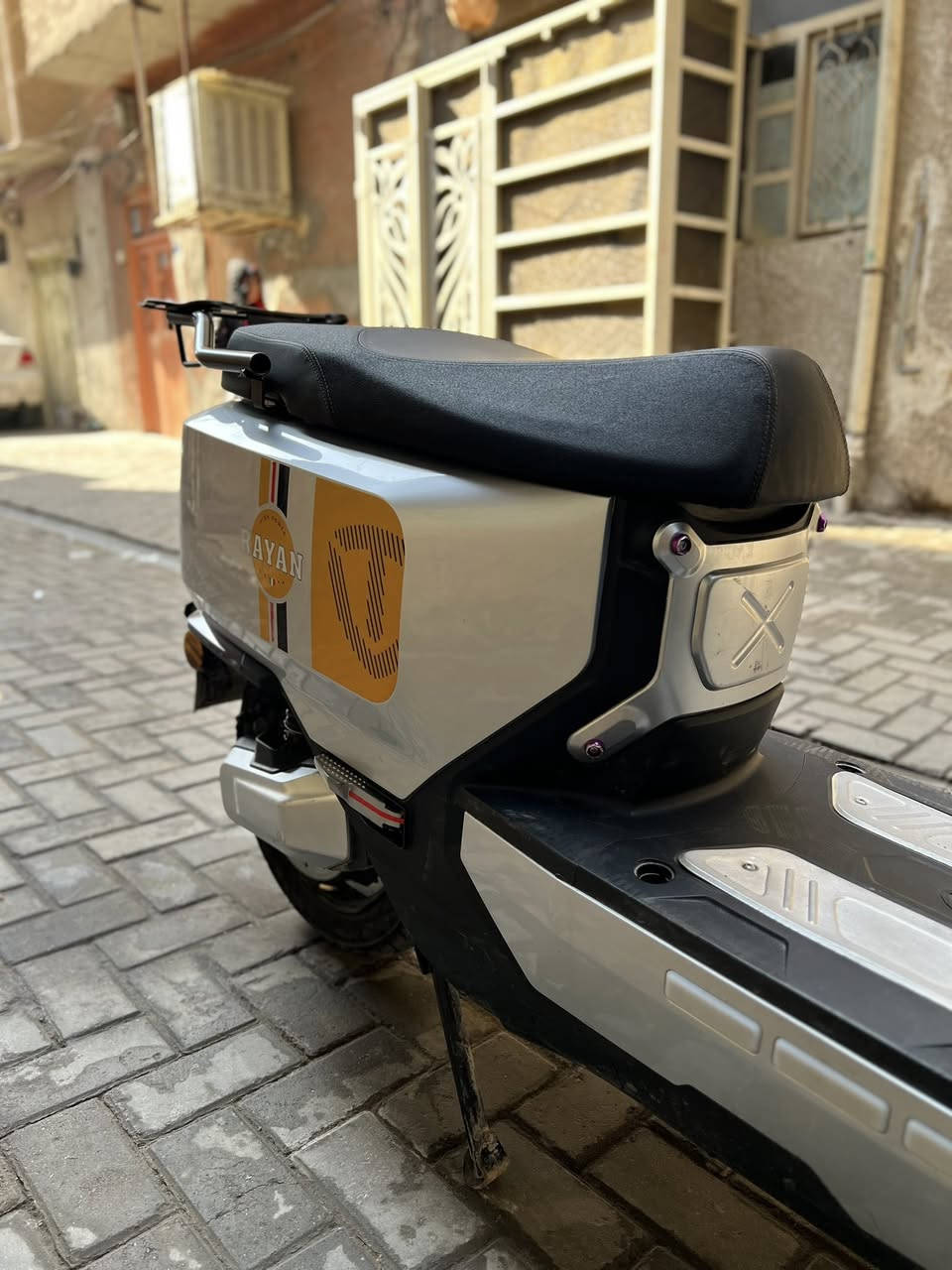 السلام عليكم
دراجة شحن وحش الكون لون الرصاصي للبيع 
المواصفات 
دبل إشارة سويج واحد فقط 
عالي وناصي 
6 بطاريات بقدرة 72 فولت و 35 أمبير.
دراجة جديده زلع مابيهة 
جديده ونضيفه
تحتوي على 3 سرعات مختلفة
، مكابح هيدروليكية، 
ونظام تشغيل بالبصمة.
ملف 2000
السعر875 وبيهة مجال بسيط 
*********** وره ال3ضهر متواجد 
***********واتساب كذلك وره ال3ضهر متواجد
