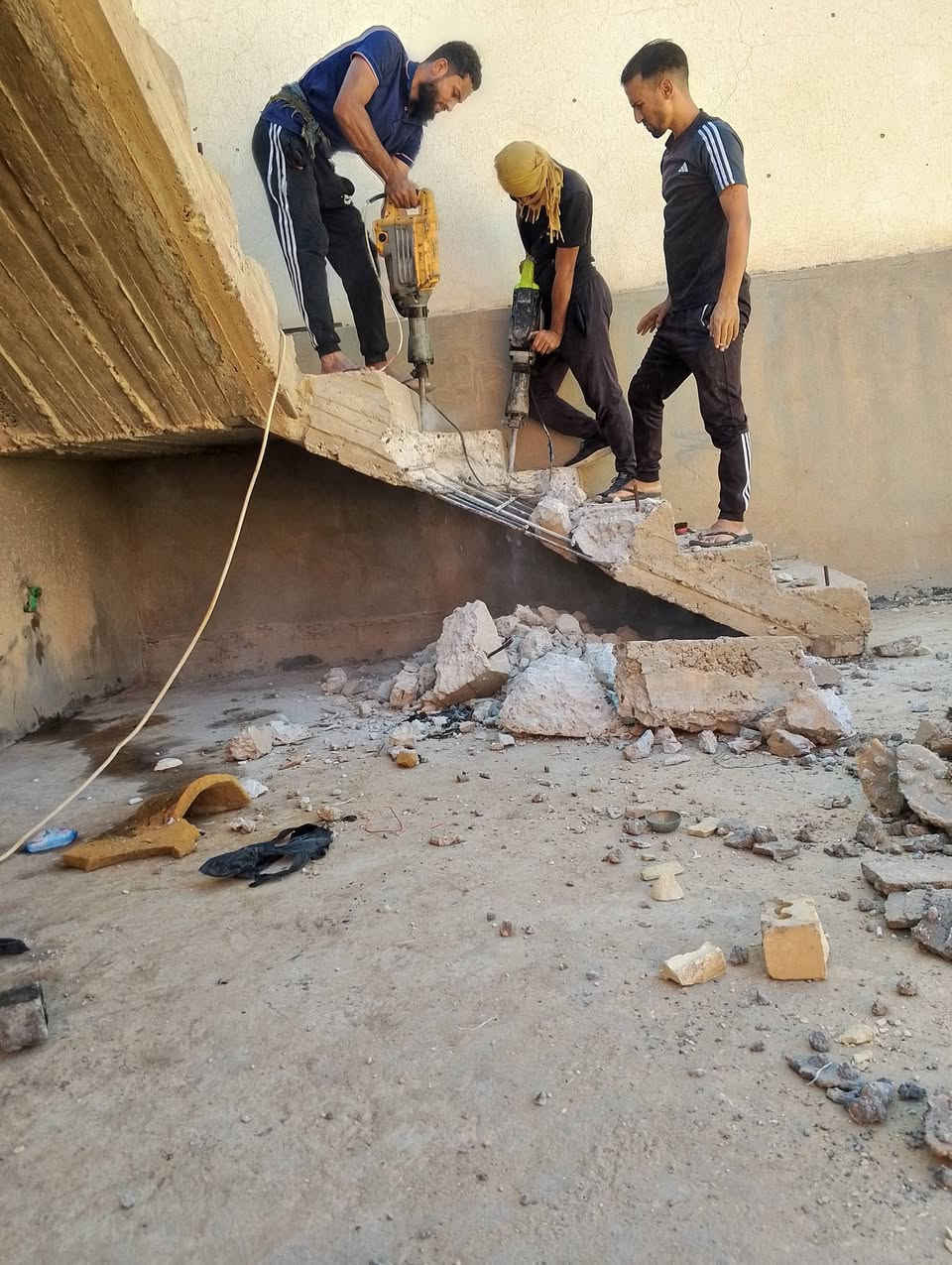 *********** 📞سلام عليكم  /  يوجد كادر عمل جاهز /  تصعيد مواد /  تنضيف بيوت /  تفليش /  تكشيط /  دفن نهري /  شقلنه ليل ونهار /  ومعداتنه جاهزه  ومالك دخل بكلشي تأخذ شقل جاهز مني سلمني شقل وتأخذ شقل جاهز / ماعليك بس تصال على رقم /// ***********  وسياره تجيك للبيت // وموجود واتساب
