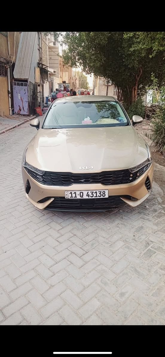 سلام عليكم كي فايف مديل 22
سياره حلوه وخير من الله محرك وكير وتبريد وتدفئه مكفولات فول مو صفات عده تنته 
الحدث واضع بل صور حادث امريكه فقط بيه 
حداديه تخم تاير سياره محرك 1500 تيربو سياره بسمي رقم بغداد السعر 160 وبيه مجال 
***********
