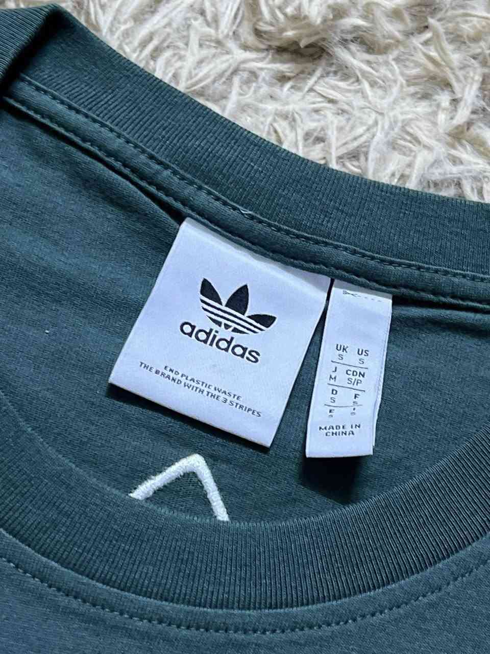 اديداس 
قطعه اصليه
غير مستخدم 
قياس S يلبس M
العرض 50


**إذا كنت صاحب هذا الإعلان وتريد حذفه لأي سبب، رجاءا أرسل رسالة إلى الدعم الفني**