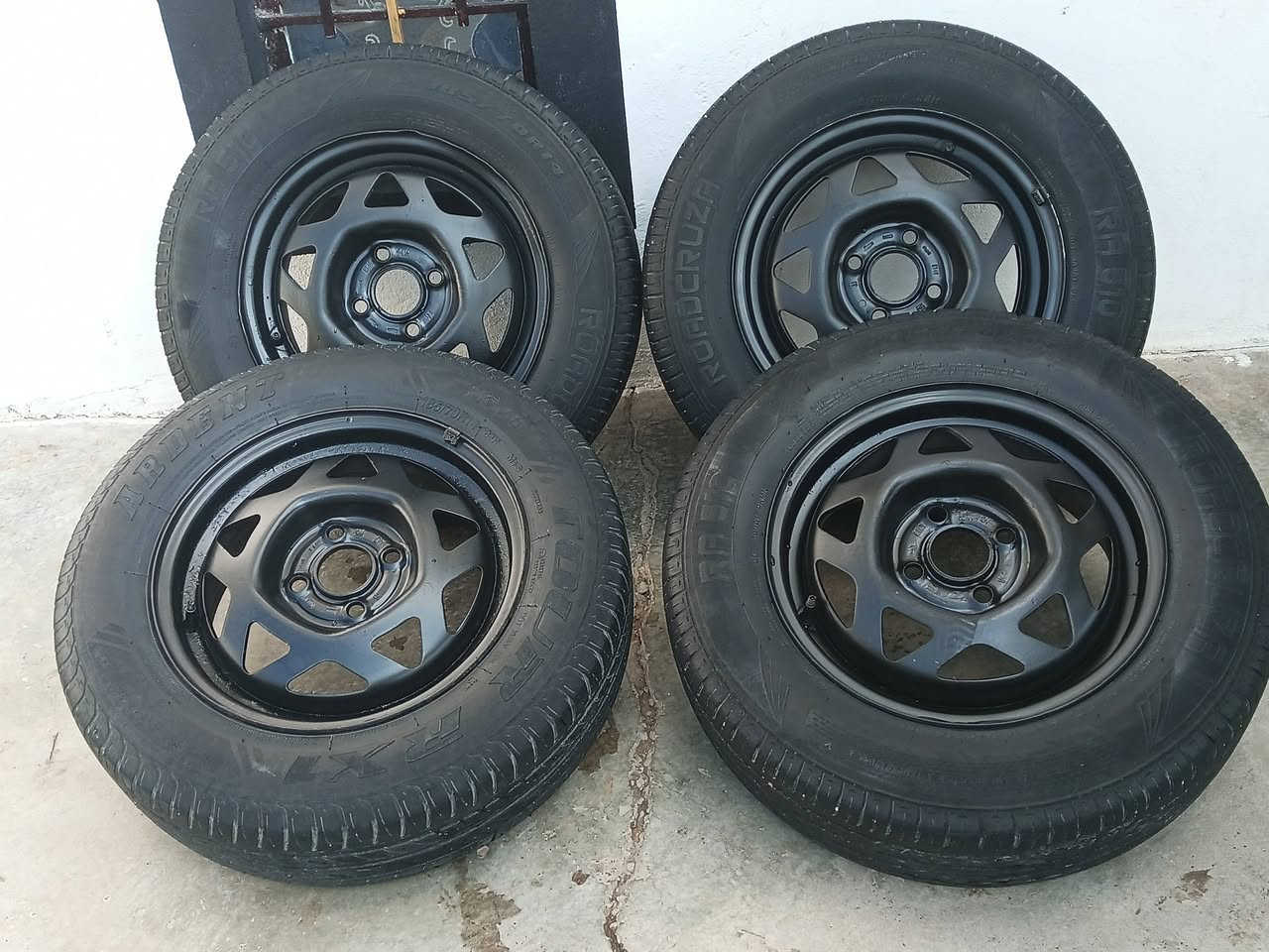 تاخم ويل وتاير حجم 185/70/14 مال اوبل فكتره ويل بلادي ابل ختم مو تجاري كلش نضيف تايرات فوك النص عمره صبغ جديد سعره 150 الف كامل ويه التاير مكاني كركوك حزيران ***********
