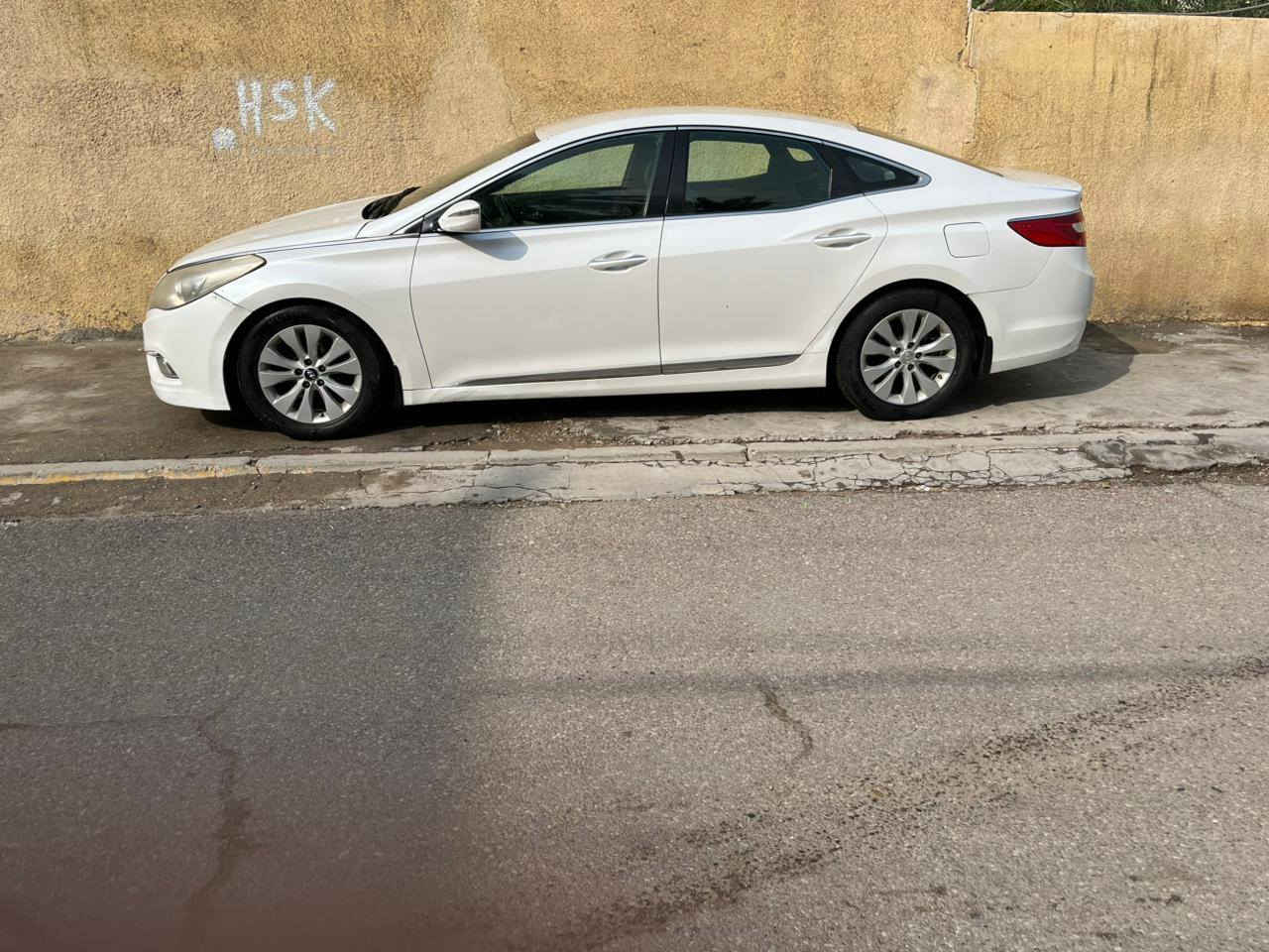 هونداي ازيرا موديل ٢٠١٤ خليجي بيها جاملغ الأمامي وباقي التفاصيل. اتصل وادلل ***********
