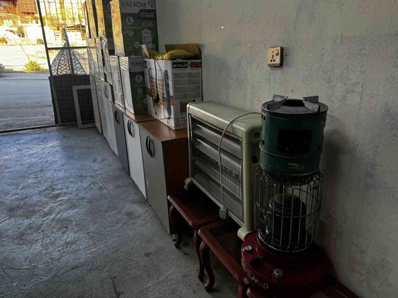 مجموعه اغراض منزليه للبيع مستخدم و جديد بأسعار جداً مناسبه للاستفسار اتصال *********** او مراسله بريد الصفحه
عنوانه بكرجو شارع عوال مقابيل حديقه كوستجم او مدرسه شنيار للبنات ((معرض حذيفه))
