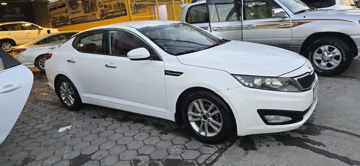 السلام عليكم
ابتيما مديل 13 الون ابيض صدفي 
أربيل سنويه منتهيه
نص فول  محرك 2000 دوش 
ماشيه 240 ع ايدي
السياره خليجي بيهه مكانين بارد 
بدون صبغ والقماره بيهه حالوب بسيط 
المكان النجف 
السعر .110.
نجف ....***********
