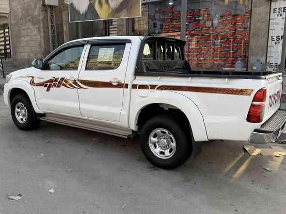 فور ويل كاز كير عادي  2013 بصره بسمي رقم جديد  سياره مكفوله بية بارد قليل  سعر 180 وبية مجال بصيط بصره قرب جامع الكواز ***********
