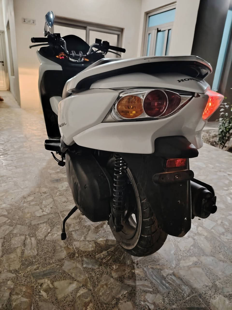 السلا م عليكم
 للبيع فوزه 010  اس سفن
بيه نقص الترايش الجوه فقط
كير مكينه تحويلات كفاله
دراجه ماشيه قليل وجديده
(***********)
النجف حي المعلمين
السعر ١٤ وبيه مجال شي قليل
