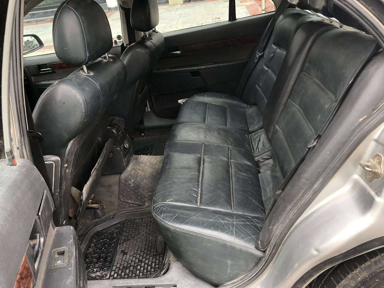 السلام عليكم 
اوبل بزون موديل ٢٠٠٠
محرك سته سلندر حجم 3.2
كير اوتوماتيك
تبريد ثلج شغال تدفيه شغال
كشينات جلد بي تدفيه لون زيتوني
كير محرك صدر امامي خلفي جديد
كهربايات كل على بلادي رقم اربيل دولي 
سنويه حتا ٢٠٢٨ هزة جديد
مكان اربيل
السعر ٧٥ ورقه و بي مجال بسيط
***********
