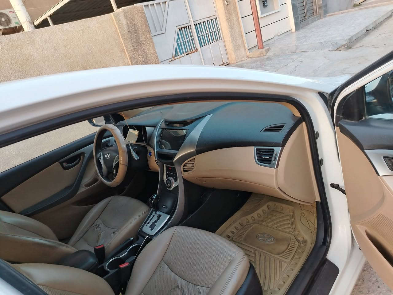 اسلام عليكم النترا للبيع موديل 2012 خليجي بصمة داخل جلد  مكينه2000دوش كير داخل تبريد مكفوله تخم تاير جديد بيها دعاميات صبغ وهلال تكشير فقط سعرها ١١٠ قفل بدون عمله مكان سياره حي العامل ***********
