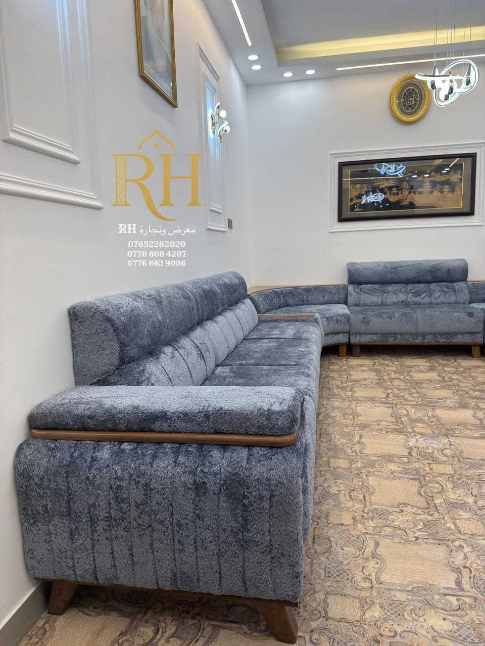 تم بحمد الله تعالى نصب ديوان موديل “بيانو ” بتصميم أنيق، مع فريم خشب ورجلين من الخشب الفاخر، ومن افضل انواع الاقمشة التي تمتاز بالنعومة العالية والمتانة .
يتوفر لدينا كادر لاخذ القياسات 
للتواصل على الأرقام التالية :
***********
***********

العنوان : شط العرب - الجزيرة - الچباسي
