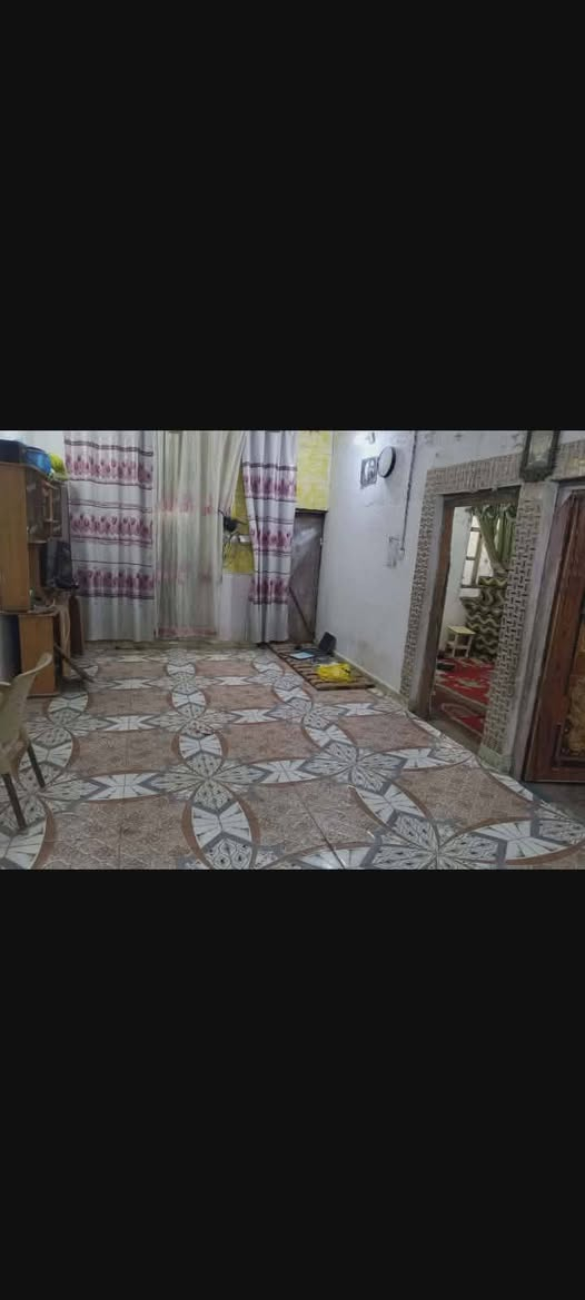 السلام عليكم من رخصت مدير الكروب عيني هاذه بيت للبيع غرفتين وبراني و صاله و مطبخ وحمامات داخليه وخارجيه المكان الصوب الصغير حي الملاين قريب عله حي الصحه مساحه210 رقم ابو العقار ***********
