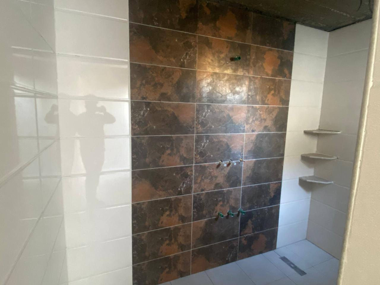 خلفه سيراميك شغل درجه اولى
***********
