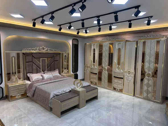 غرفة نوم موبيليات جيهان
تصاميم راقية تجمع بين الجودة العالية و الراحة و الأناقة.
يتم تصنيع تخم النوم باستخدام خشب متين و تشطيب فاخر يناسب جميع الأذواق، مع ألوان هادئة تضيف لمسة جمال لغرفة النوم.
الموديلات تشمل:
 • سرير بتصميم عصري وثابت
 • دواليب واسعة مع مرايا
 • كومودينات عملية
 • تسريحة أنيقة

العنوان: طوز – الشارع العام – قرب العلوة الجديدة
للتواصل: ***********
