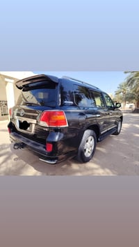 لاند كروزر • ٢٠١١ • رقم بغداد