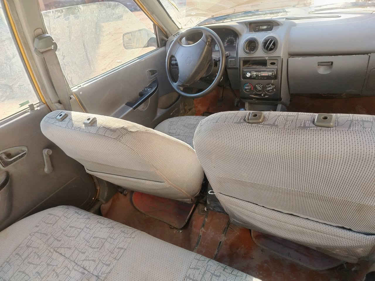 السلام عليكم سياره سايبه للبيع الموديل 2011 مكاني بغداد كاظميه السعر مليونين وبيها  السعر مليونين وبيها مجال شيء قليل السياره مكينه جديده السياره الماكينه مقفوله والجير مقفول السياره شويه تعمير والشراي ينتصر وبخير ويدلل ***********
