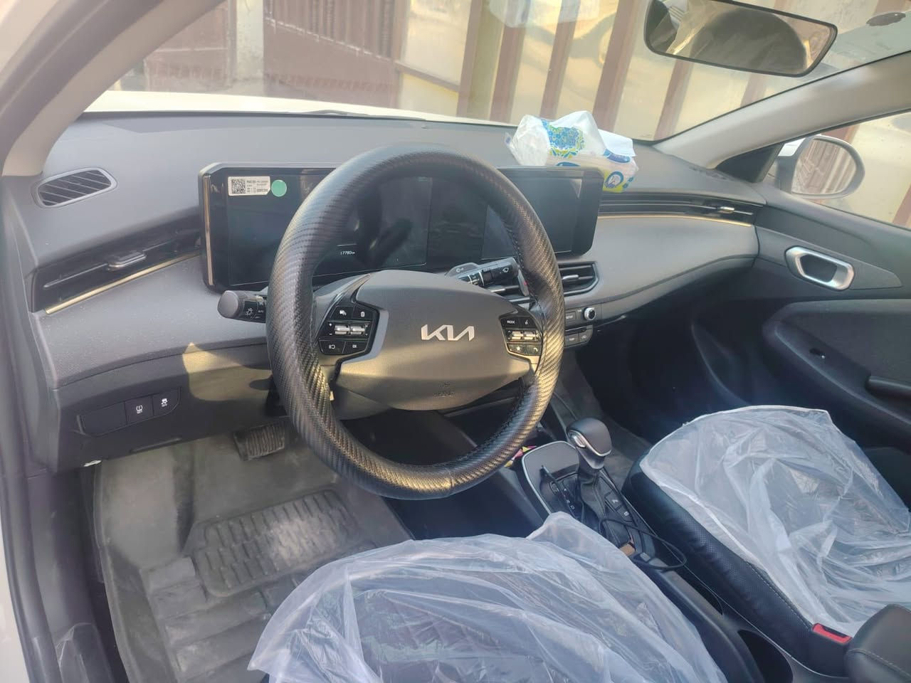 سلام عليكم كي ثري للبيع موديل 25 ضمان شركه الدوليه ماشيه ٢٢ تحكم ستيرن شاشه متصله قطعتين تبريد مري شفط بيه جاملغ خلفي صبغ غيرشي مابيه الباقي مكفول مكاني غزاليه تليفون *********** السعر ١٤٧ وبيه مجال قليل
