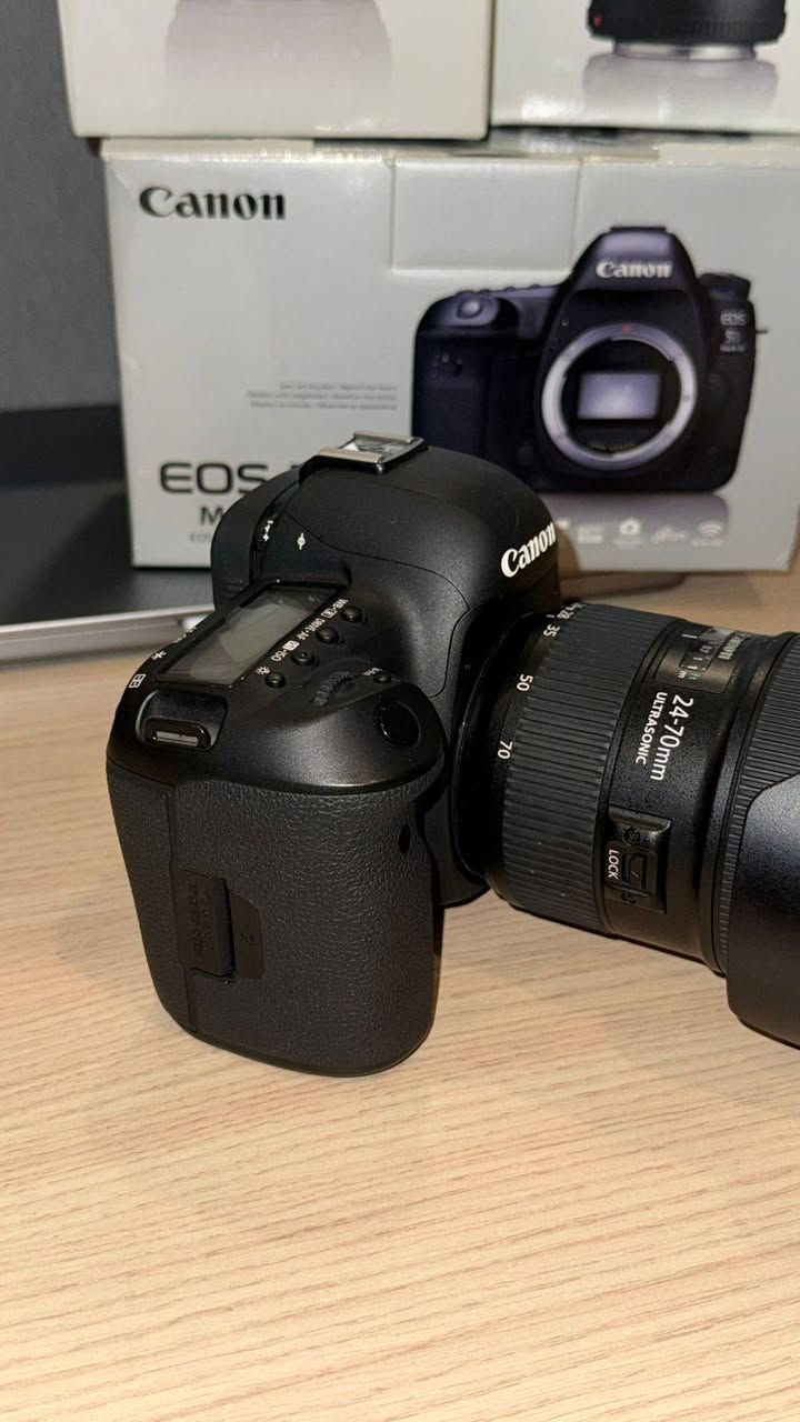 كامرة كانون EOS 5D MARK IV للبيع
مستعملة قليل مع عدسة 24-70 2.8f 
للاستفسار *********** واتساب
