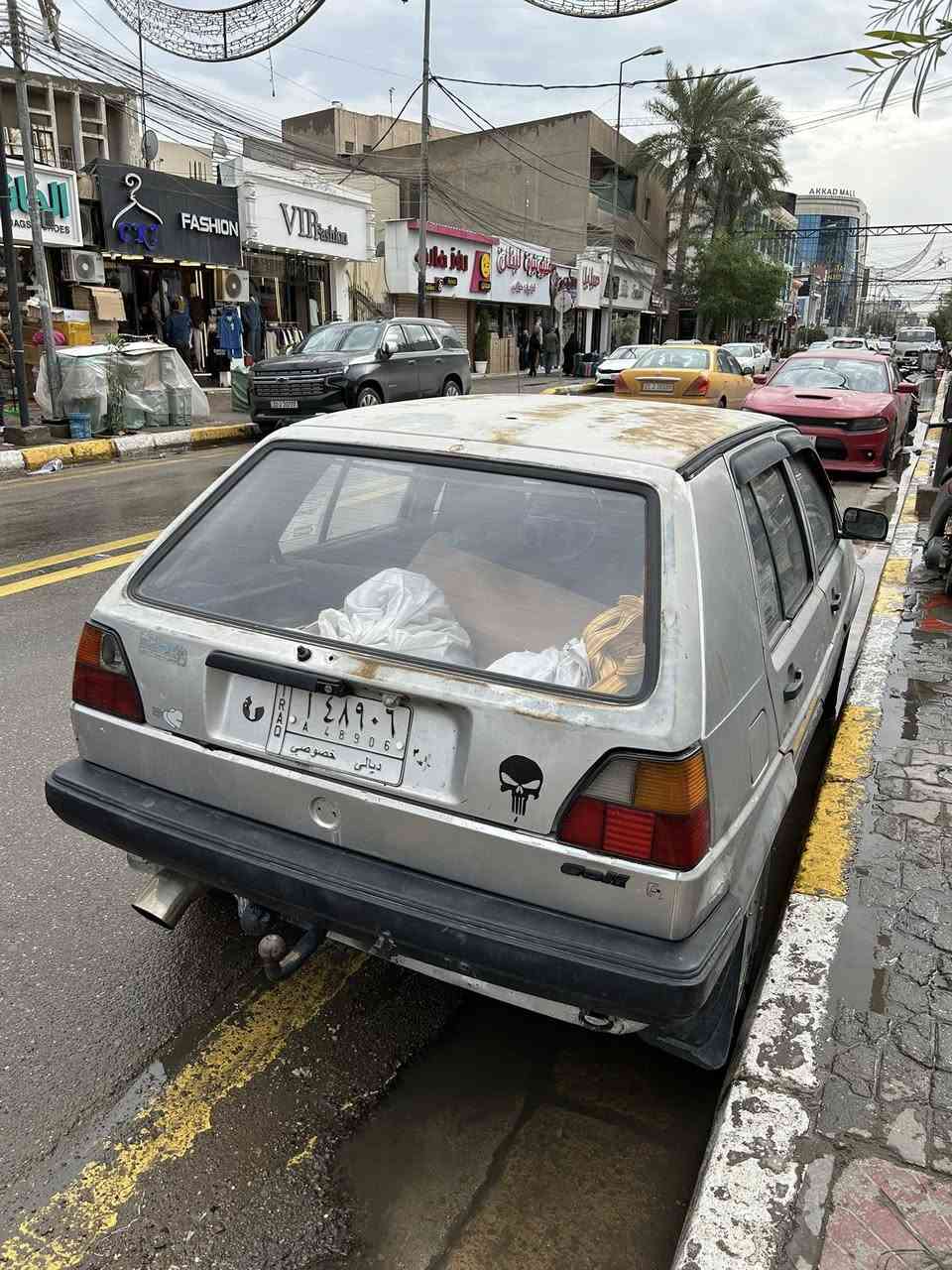 السلام عليكم
كولف عظم موديل 1991 اوربي للبيع 
رقم ديالى باسم صديقي ثاني يوم التحويل 

السياره نكرة سلف 
مكينه وكير بالجيس 
الصدر امامي خلفي تعبان 
باتري جديد 
بريك مسوي بالجديد 
كهربائيات السياره كلهه شغاله 

السياره مشتريلهه غراض ممشدودات بعدهن تاخذهن وياالسياره 

دركة 
ترايش بوب 
نفخات جاملغات 
يدات بوب 
ماسحه خلفيه 
السعر مالتهه 23 ورقه وبيهه مجال انشاءلله 

العنوان الكاظميه 
***********
