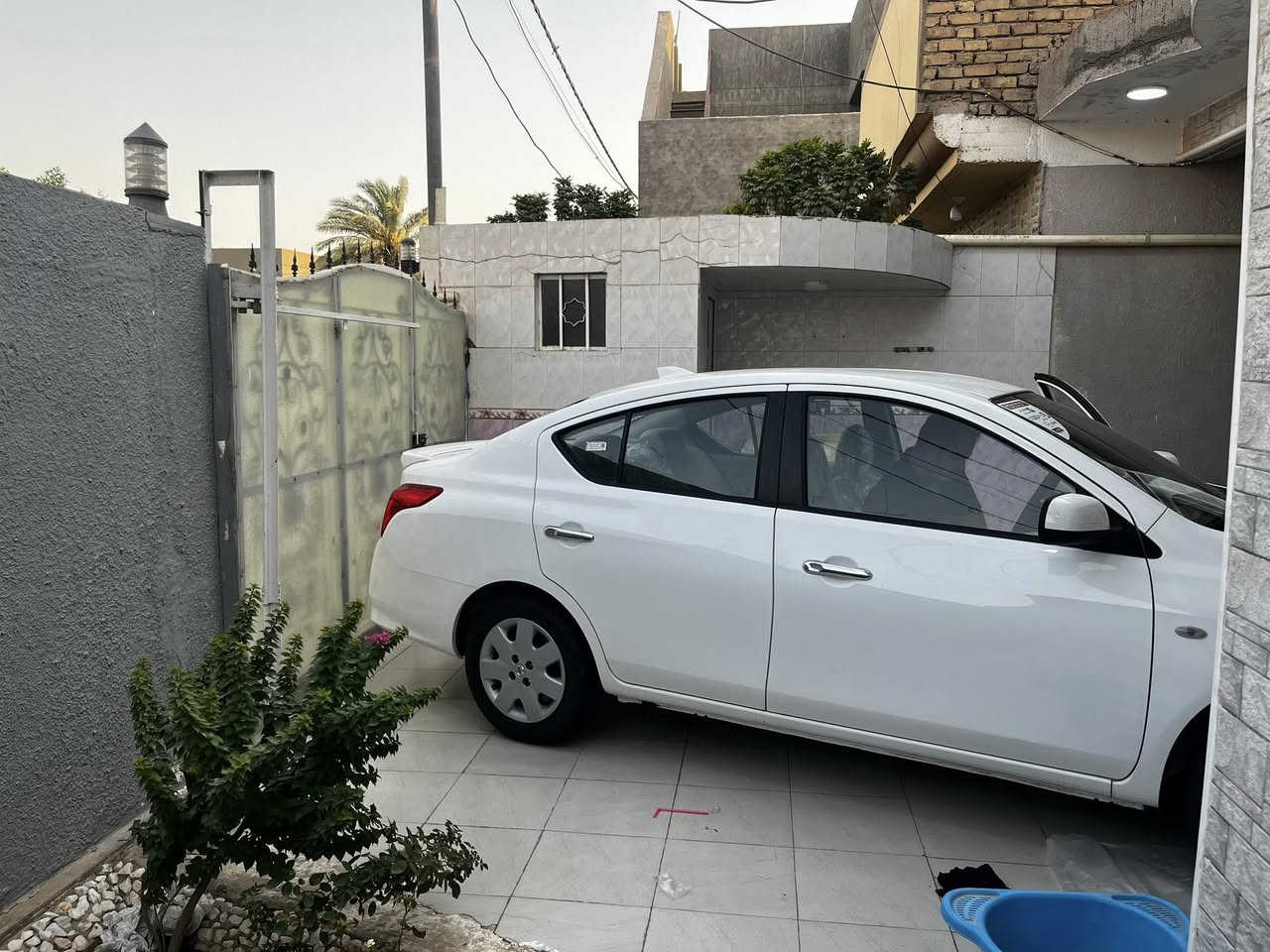 نيسان صني ٢٤ جديده هندي بليته زركه ماشيه كفاله عامه   ٦٠٠٠ ثاني تبديله دهن  ١٣٧ وبيه مجال الي مايعجبه لا يعلق وكلشي اكو بل السوك بسمي بغداد ***********
