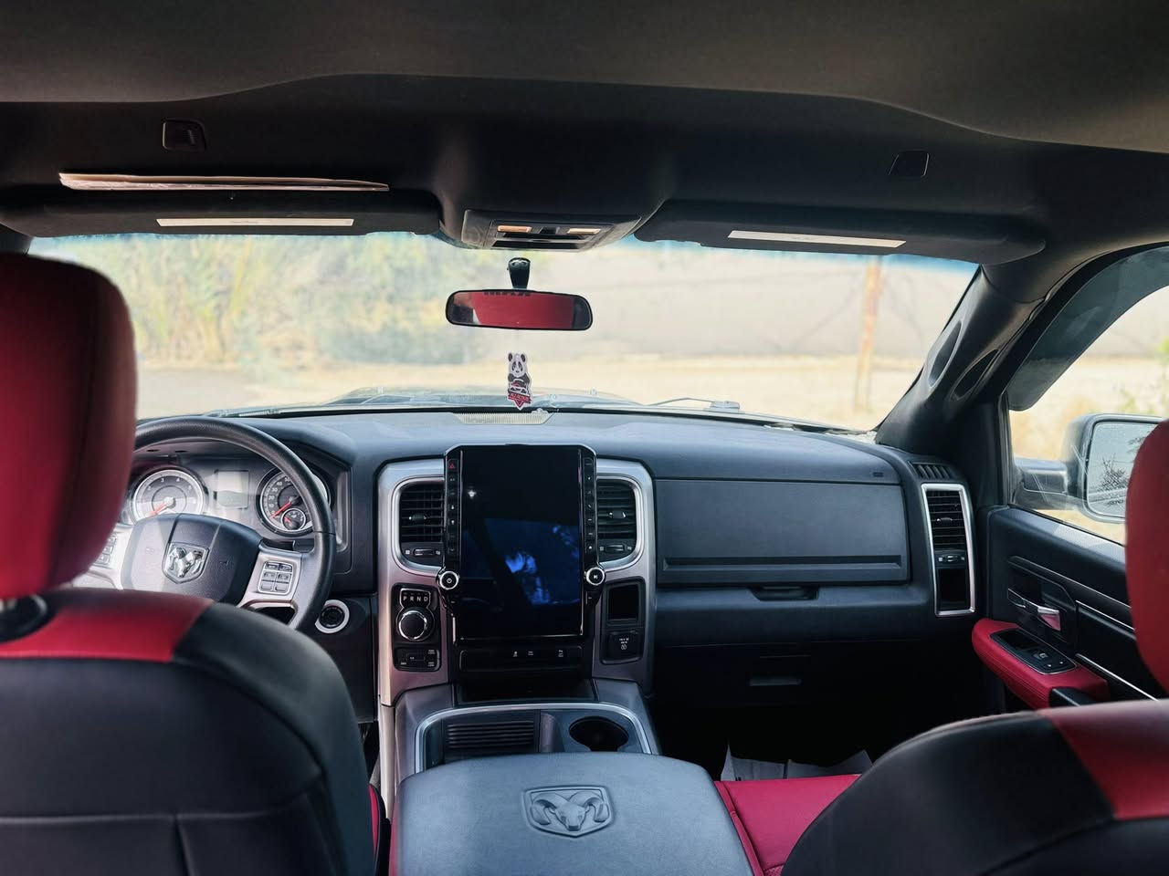 السلام عليكم للبيع دوج رام كلاسك
مكينه 6سرندر 3600 اقتصاديه 
رقم اربيل  تحويل بأسم المشتري 
ماشيه 50 
تايرات جبليه ونفخات وسبيسرات
باب طويل بدي كصير المرغوب 
هزه وسنويه وأرقام جدد
شاشه تيسلا
كشنات جلد كهربائي 
حادثه صفه اليمنه بصيط بدون دواخل ايرباكات سليمه
للاتصال 
***********
***********
