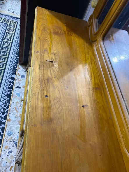 غرفه للبيع سعر 700 الف   عرض الكنتور  3 و 70 سم   الطول 2 و 40 سم   6 ابواب مكاني بغداد الكماليه شارع الجامع ***********
