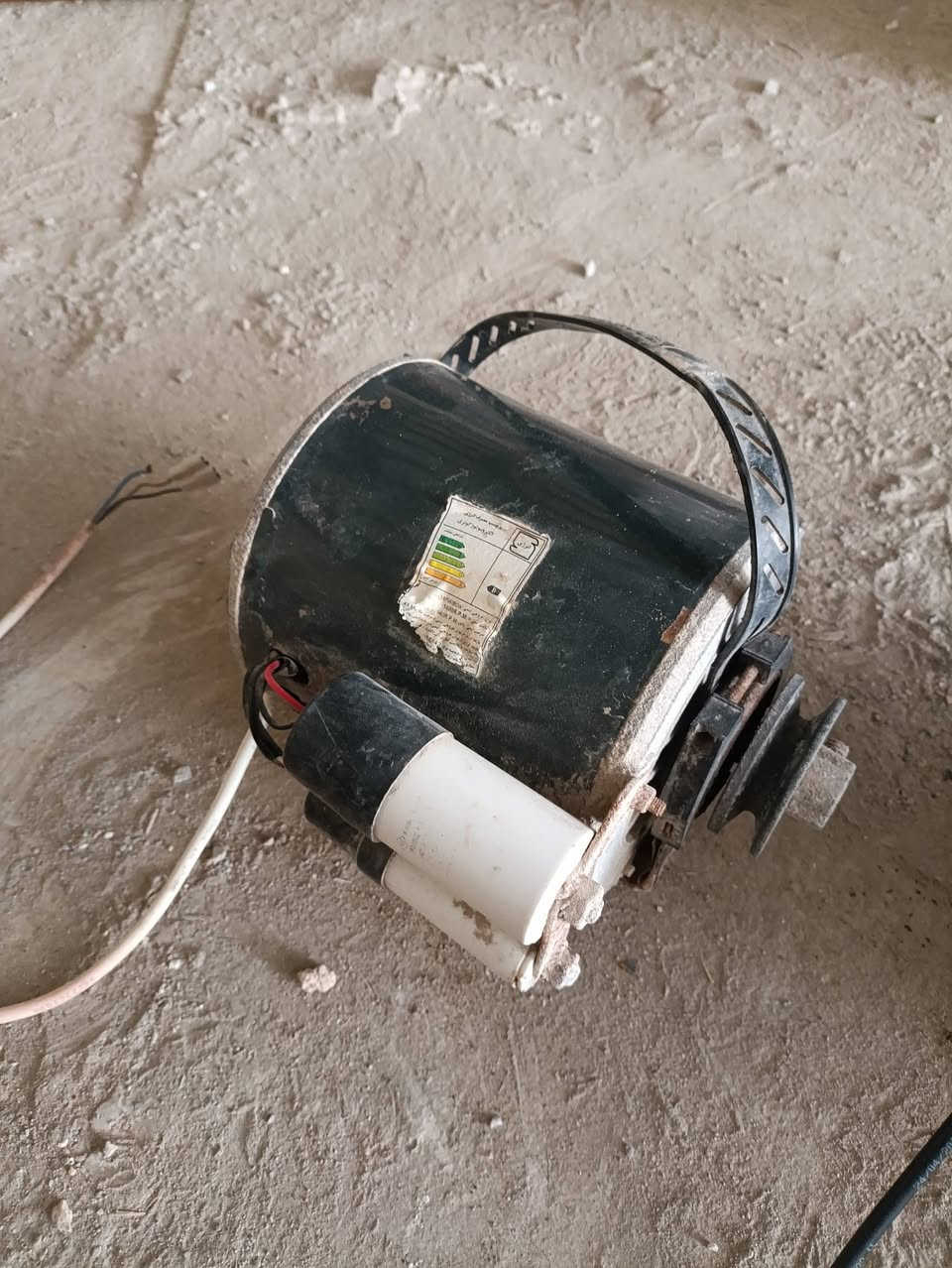 السلام عليكم 
ماطور مبردة عدد 2 وياهن واتربم هم 2 شغالات ونضيفات
السعر كلهن 55 الف 
***********
