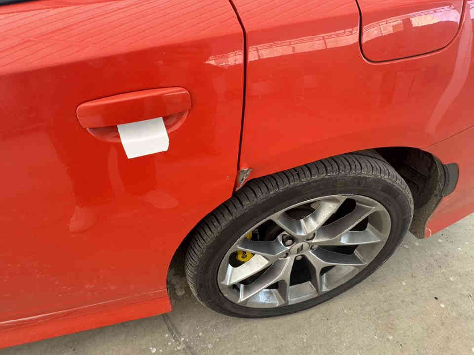 السلام عليكم 
جاجر GT 2021
مواصفات الgt معروفة كشنات جلدد لونين  حساس خلفي فتحة سقف باقي المواصفات داخل الصور 
السوناررواضح بالصور بس قبل يومين انطخت عندي بالصفحة جهة اليسار اسفل الباب بدون الدوسة ومن فوك شوية قريب الباب هذا كلة يرجع PDR وينخصم سعره من السيارة 
السعر النهائي 30،000
العنوان كربلاء 
***********
