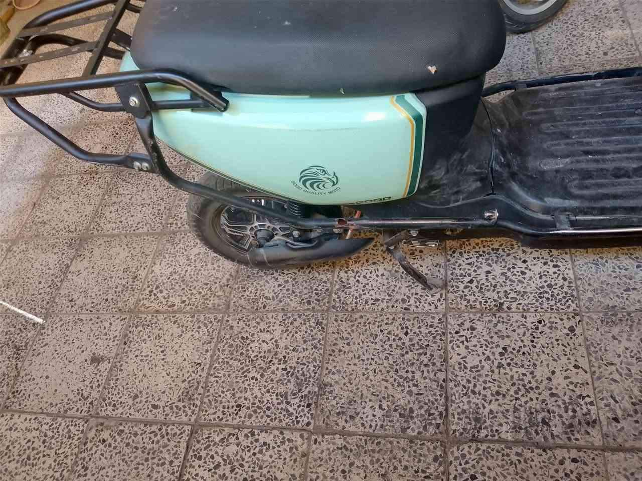 دراجه شحن للبيع  معه شاحنه اصليه ويجي وياها صندوك متحرك  وبطاريه عاليه الضمان السعر والستفسار ***********
