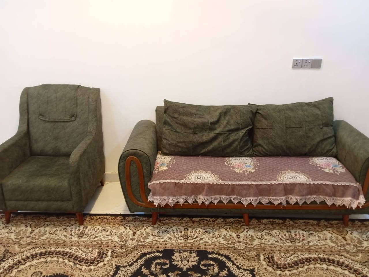 سلام عليكم ورحمه الله..تخم شغل اربيل درجه اولى  ١٠ مقاعد مابي اي ضرر  ماعدى اكو  مكان بي حرك صغير  بصفحه  والباقي كلشي مابي ومصارله هواي من اخذته والله .. مكانه خالص بدايه قريه دليم...سعره //٤٠٠ بي مجال حك جيه مو اكثر تجي وتشوف نظافته واني خادم.تحياتي  لاستفسار على خاص او الاتصال ‏‪***********‬‏
