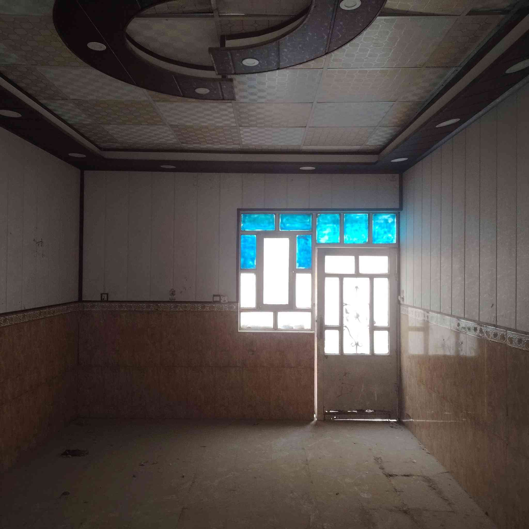 سلام عليكم  بيت 200 متر ايجار شارع المطار الجديد شارع الحوزه قريب على  شارع  غرفتين وصاله  ومطبخ  وستقبال عوزه شويه ترتيب الرضيه اول شهر  تصلحي بيها الرضيه  سعر ايجار  250الف وبي مجال   مكتب الصدرين  ***********
