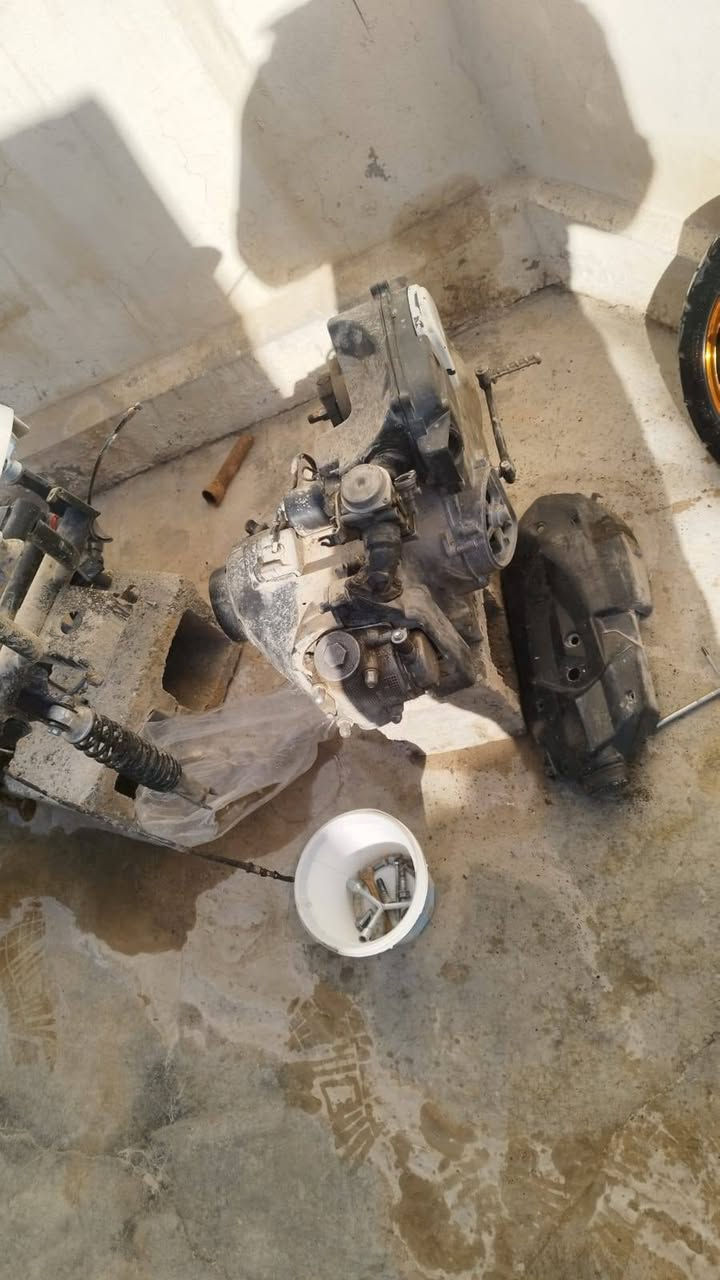 السلام عليكم محرك دراجة ماكس ياباني مضلع شغال بس بية نقص قبق هندر ١٣٠   زوج ويل ماكس ٢٥   شاصي ماكس نضيف ٥٠  كفر امامي ١٠ وبيهن مجال ***********واتساب
