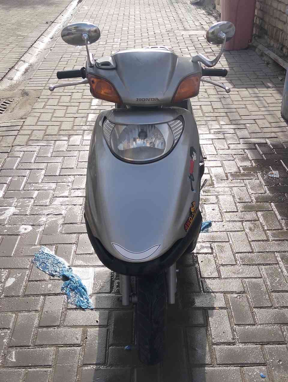 السلام عليكم 
سبيسي ياباني 

اكرر ياباني 

مكينه ما مفتوحه جيب أي فيتر وياك وافحص 

عداد سرعه شغال كيج بانزين شغال 

بريك امامي خلفي 
تاير امامي خلفي جديد 

كهربائيات كله شغاله 

مكينه لا تبخير ولا تنقيص جديده بلكارتون 

اخوان الدراجه متعوب عليهه 
تجي وتشوف بعينك 

السعر 625 وبيه مجال قليل 

العنوان بغداد البياع سويب 

***********واتساب فقط 

اتصال ***********فقط اتصال
