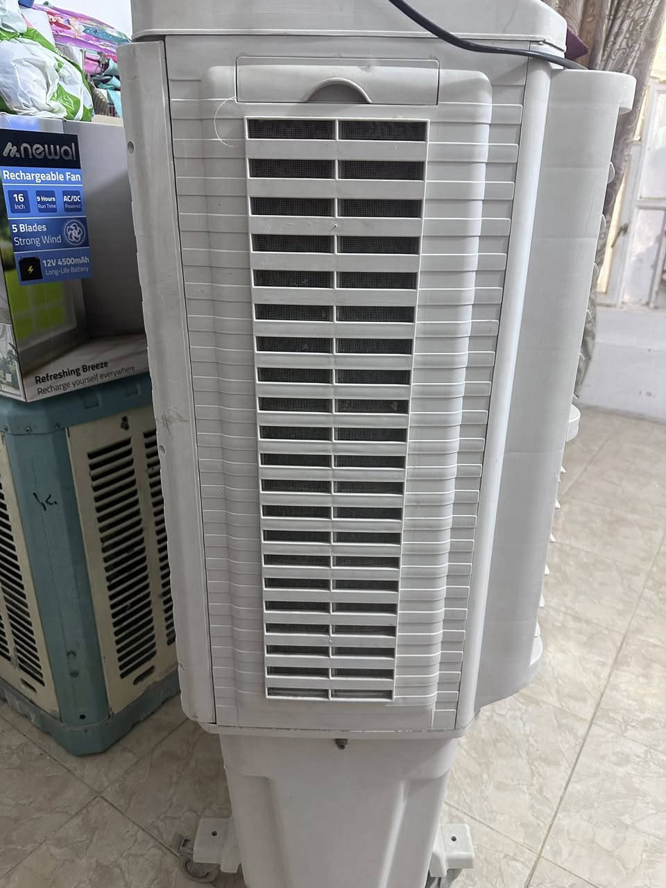 كونفيره حجم جبير نضيف كلش اي نقص مابيها
سعرها 120

مبرده استخدام موسم واحد فقط 
سعرها 100

***********
