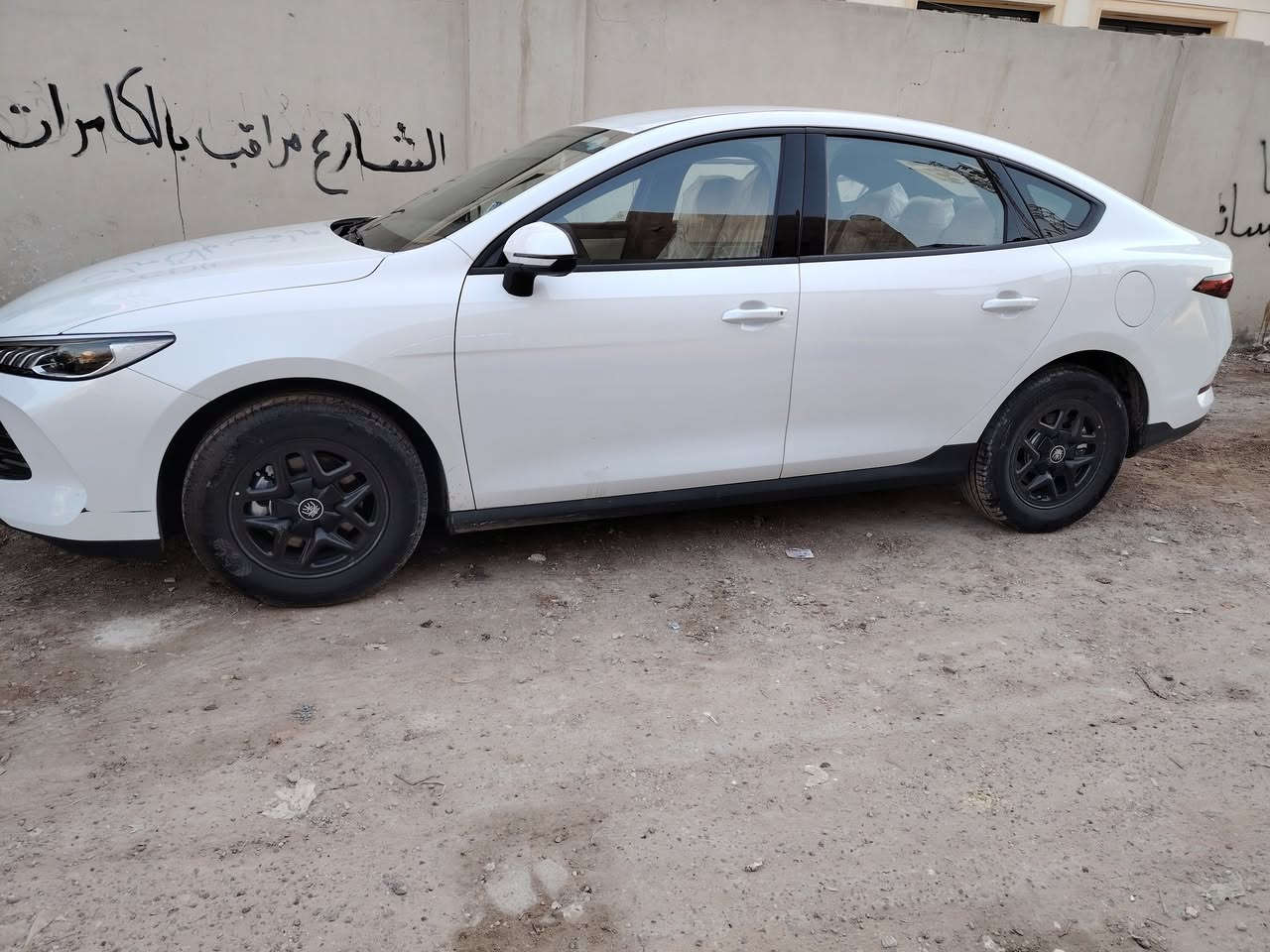 السلام عليكم عندي بي واي دي جن ابلاص للبيع صار عندي ظرف واحتاجيت فلوس ورايده ب١٨مليون *********** وبيه مجال
