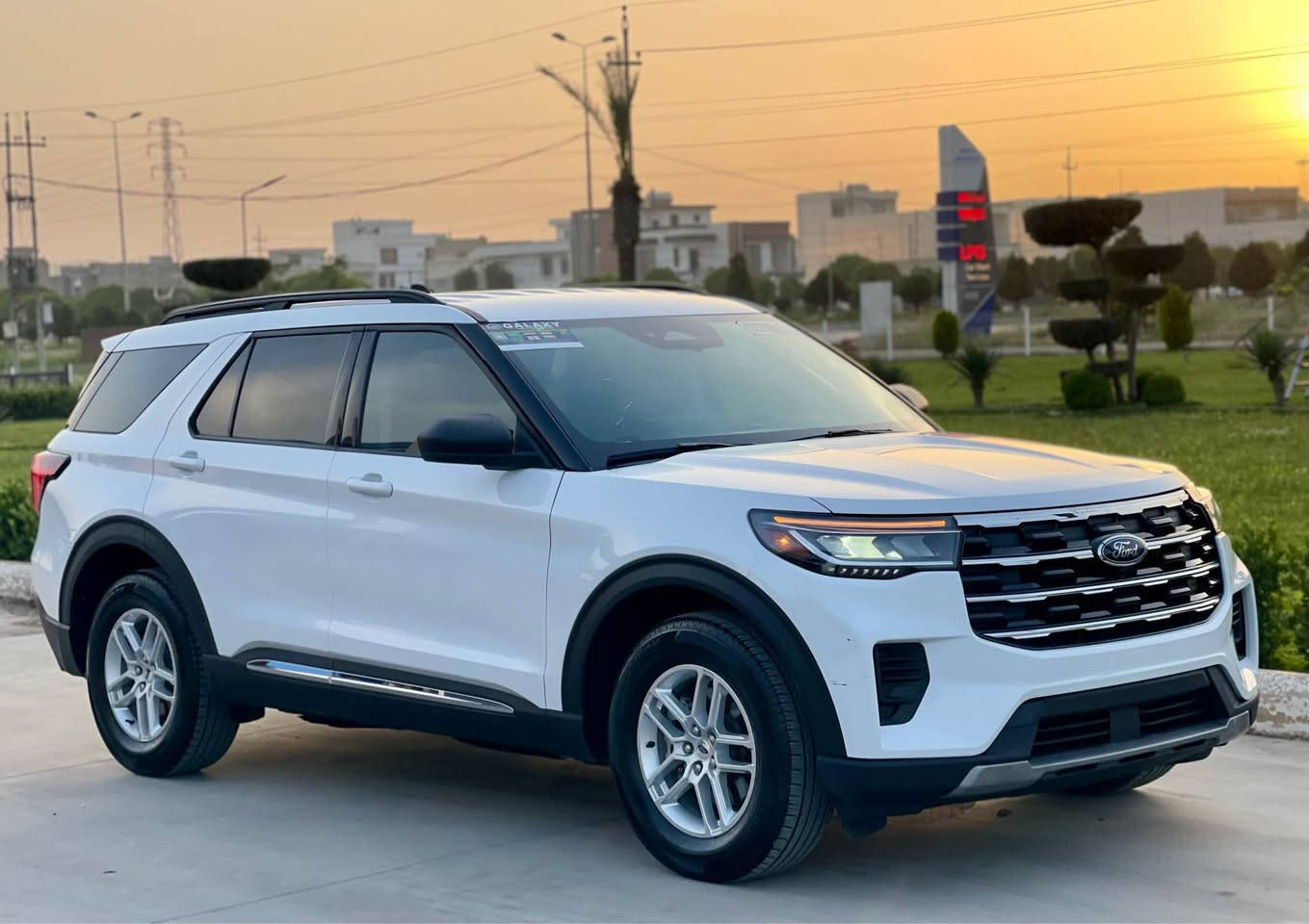 شكل نوی Ford Explorer Active  4WD
الموديل : 2025
اللون : سپی بەفری
السعر  : ۲۹٥$
۳ بەسمەی بیلادی لەگەڵە
حجم المحرك : 4 سلندر توربو(2.3L)
عداد المسافة : ٥،٠٠٠ mile
۱ پارچە بۆیاغ
بی ئیرباگ
ژمارە كاتی (۳ مانگی لەگەڵە نەشكاوە)
ژمارە شانصی: 1FMUK8DH0SGA06817

المواصفات: Active 
بصمة تشغيل
بصمة ابواب
تشغيل عن بعد (Remote Start)
صندوق شفط كهربائي 
دفع رباعي 4×4
عدد المقاعد (7) راكب
كشنات جلد
كشنات تدفئة
استيرن تدفئة
رادار أمامي(تحديد مسار)
رادار جانبي (نقاط عمياء)
رادار خلفي(تحذير من الاصطدام)
حساسات خلفية+ كاميرا
كير ماوس
اوتو هولد Auto hold
أوتو ستارت Auto start
أوتو ستوب Auto Stop
هاند بريك بصمة
تبريد مركزي 
شاشة كبيرة لمس 
‏Apple Car Play
‏Android Auto
تحكم وضعيات القيادة (Drive Modes)
مانع انزلاق+ABS
تحكمات استيرن
منافذ USB+AUX

٠۷٥۱۲٠۸۹۸٥۹
٠۷۷۸۱۹٦۲۸۱۸ رانية, السليمانية
