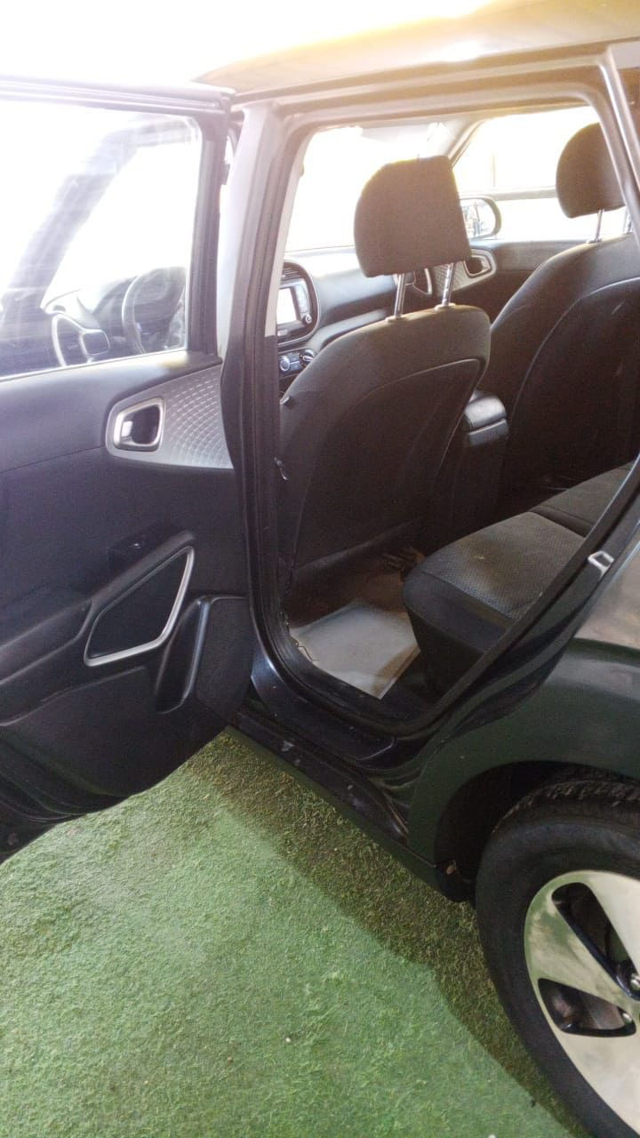 كيا صول موديل ٢٠٢٠ مكينه ٢٠٠٠ دوش
ضرر امريكا (جاملغ عكس السائق و البنيد قليل بارد) بدون دواخل
ماشيه ٣٦ الف ميل 
رقم بابل دولي باسمي تحويل مباشر
السعر ١٣٨ ورقه وبيها مجال
 الحله / ***********
