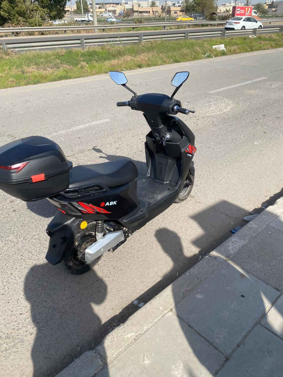 دراجه سكنس شحن 
6 بطاريات
دراجه خير من الله 
سعرها 600 الف وبيها مجال مكاني بغداد حي الجامعة 
***********
