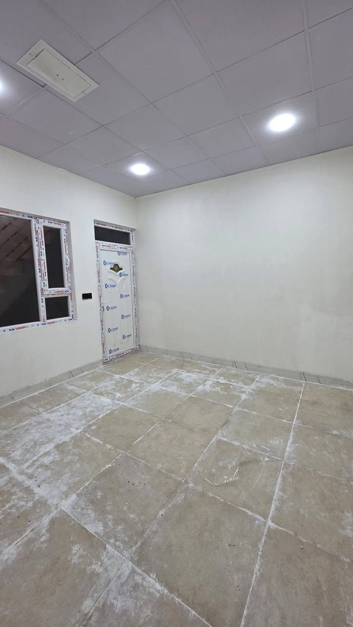 #للايجار_للايجار_للايجار 
#دور_وشقق_للايجار 
#الموقع حي السماح الثانية قرب مدرسة الامام الزهري
 #المساحة ١١٠م
تتكون كل وحدة سكنية من 
غرفتين نوم واستقبال ومطبخ وصحيات 
*بدل ايجار الدار ٣٠٠الف 
*بدل ايجار الشقة ٢٥٠ الف 
_______________
للاستفسار الاتصال على الارقام:
☎️***********
☎️***********
أو زيارة مكتب منازل للعقار حي السماح سايدين الاركان قرب مول القمة 

#موقع_المكتب 9688+PG6 الموصل
