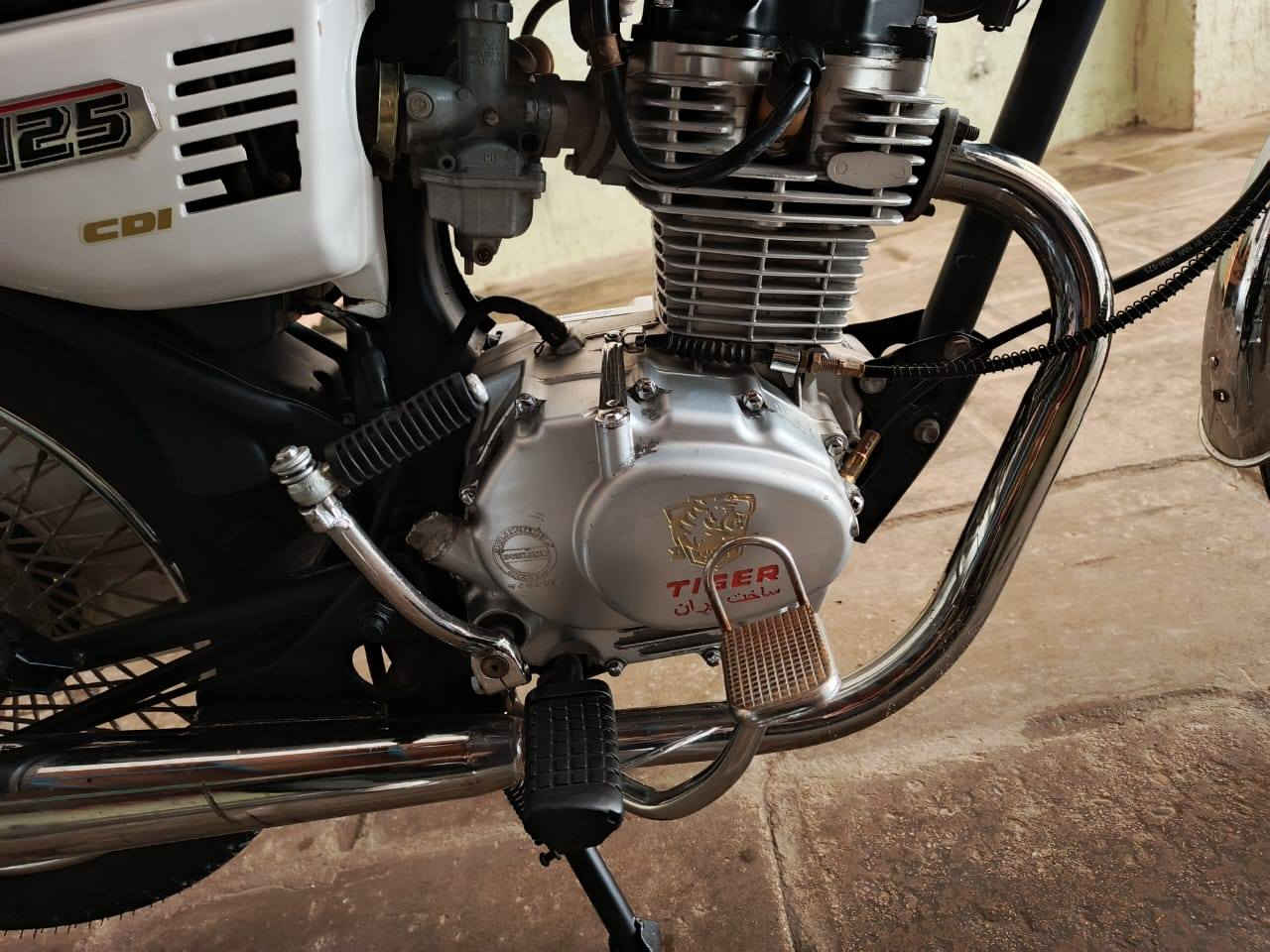 سلام عليكم اربعه كير تايكر أوراق سكنر مديل 2022 مكفوله كفالة عامه محرك برغي مامفتوح بي وبيهه تخم تاير جديد جوبلس كهربئيات كلها شغاله مابيه اي نقص دراجه جاهزه ومال جنيان مكانهه بديوانيه خاص ماجاوب ***********
