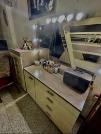 غرفة نوم تركي نظيفة جدا . للبيع . العنوان بغداد المنصور 07728573473