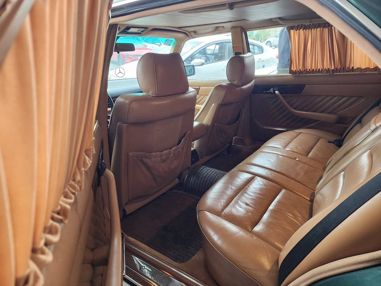 مارسيدس بنز ١٩٩٠ مصبوغة عام رئاسي جامبو ***********
