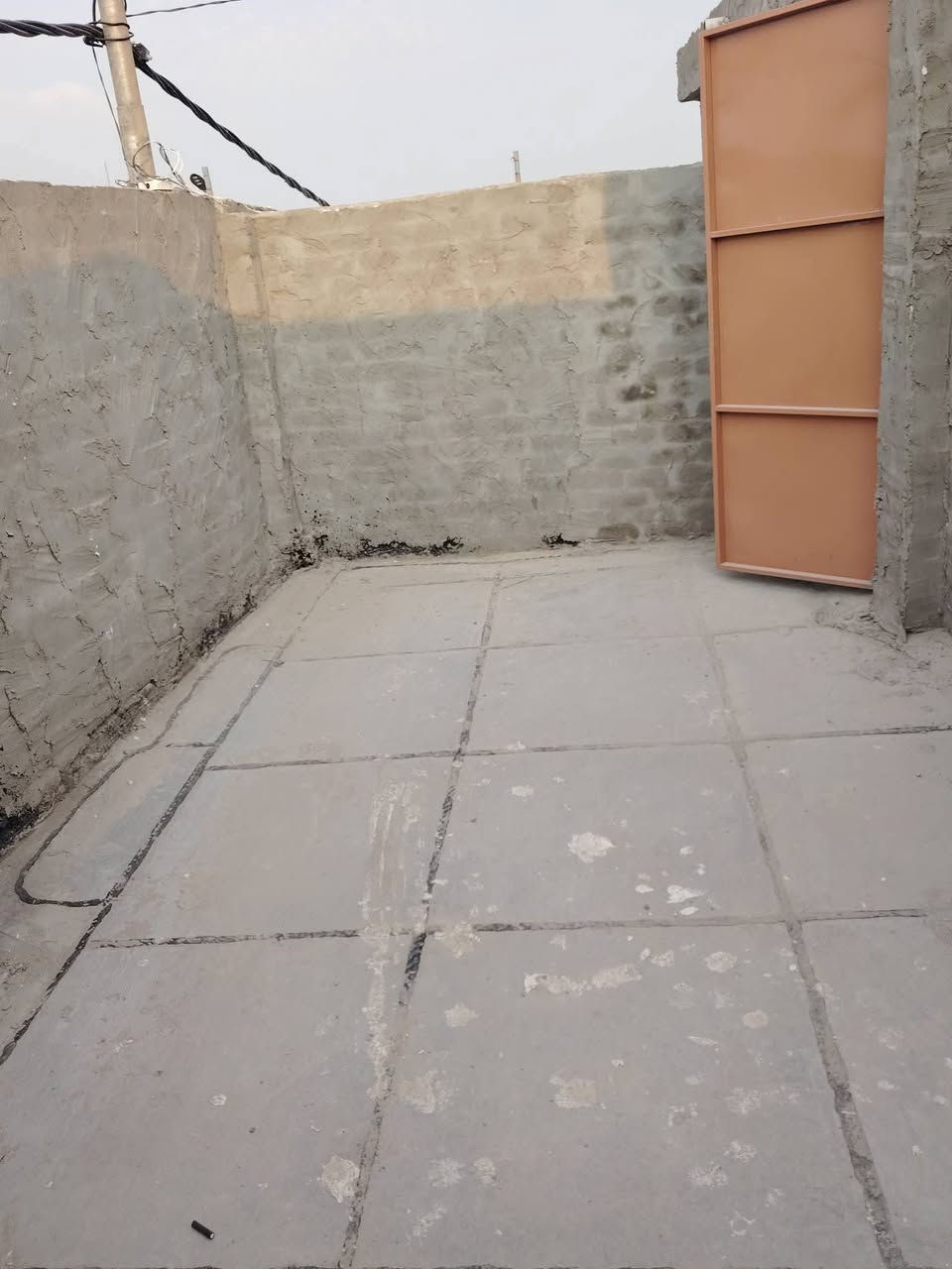 بيت على شارع المطار مقابيل ملحق القريه ماء وكهرباء واتبليط الحد باب بيت طابو زرعي سند 25 بناء طابوك جمهوري صب كونكريت سيراميك بورسلين ثقيل الاستفسار خاص او اتصال على الرقم ***********
